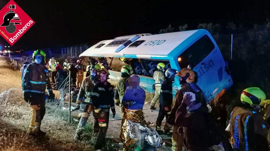 Un accidente de autobús en la Granja de Rocamora deja al menos 10 heridos , dos de ellos graves