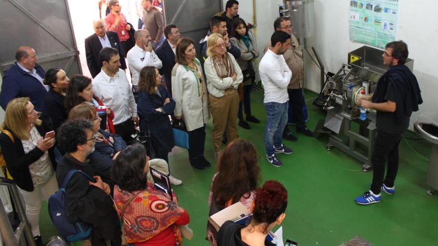 Presentación de la nave situada en el Puerto de Marín