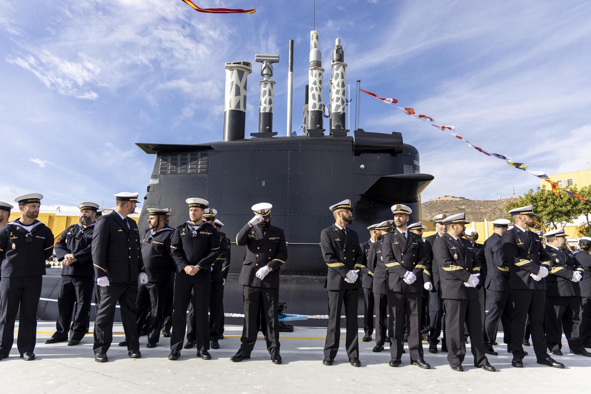 FOTOS: La Armada recibe el submarino S-81 de manos de Navantia