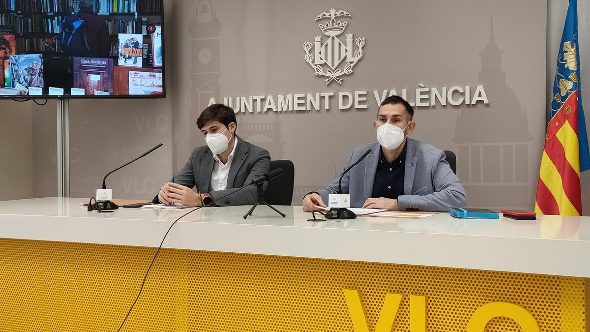 El vicealcalde de València y portavoz del gobierno municipal, Sergi Campillo, junto al edil de Hacienda y también portavoz del ejecutivo, Borja Sanjuán, en la rueda de prensa posterior a la Junta de Gobierno Local.