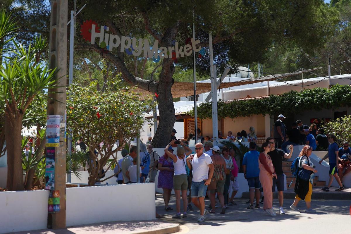 La apertura del Hippy Market de es Canar, en imágenes