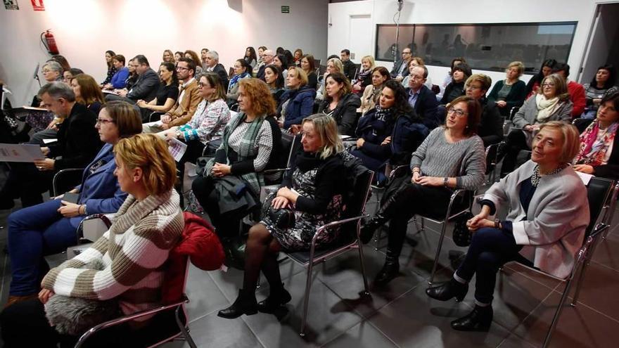 Participantes, ayer, en la entrega de la &quot;Marca de Excelencia en Igualdad&quot; en la Escuela de Emprendedoras.