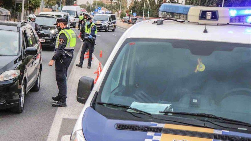 Uno de los controles realizados por la Policía Local de Alicante.