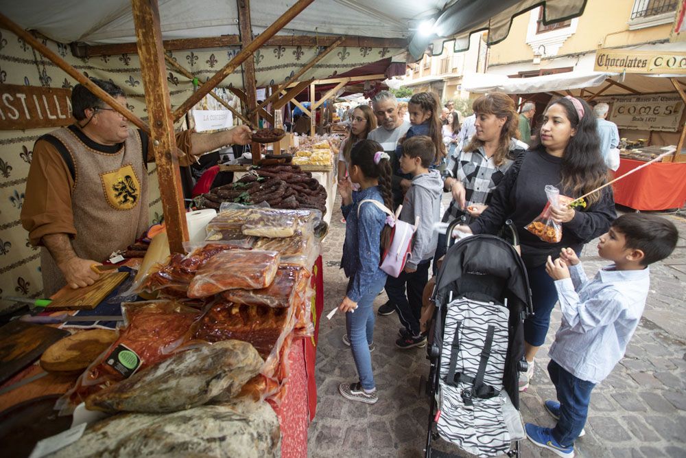 El mercado medieval da inicio a los actos por el 9 d'Octubre en Sagunt.