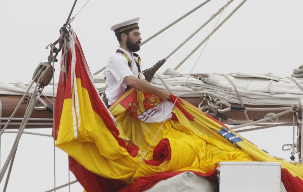 El Juan Sebastián Elcano llega a Marín