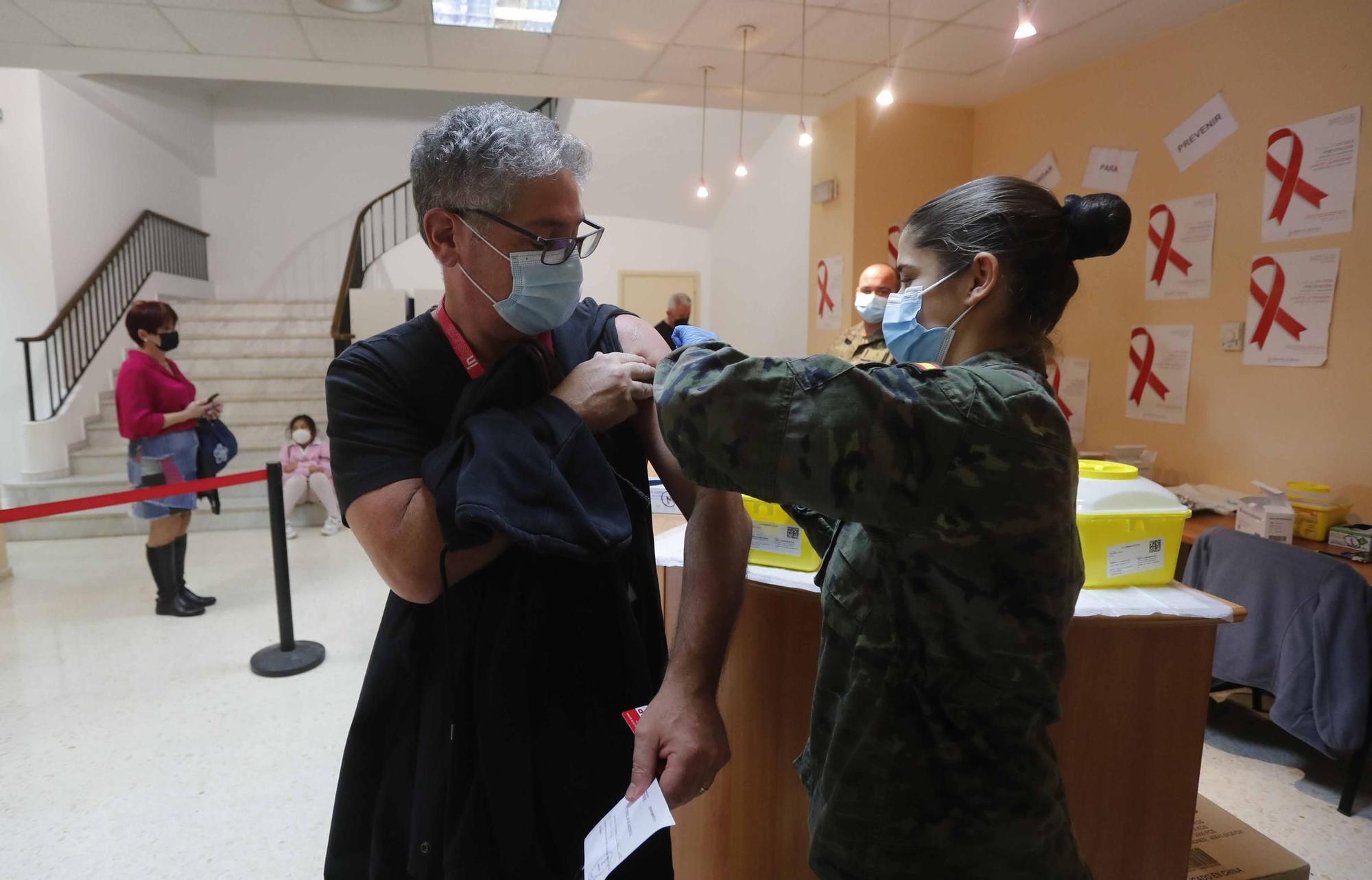 El Ejército comienza a vacunar en el hospital Doctor Peset de València