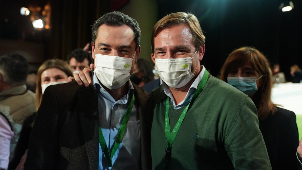 Juanma Moreno y Antonio Repullo, en el congreso del PP andaluz celebrado este fin de semana en Granada.