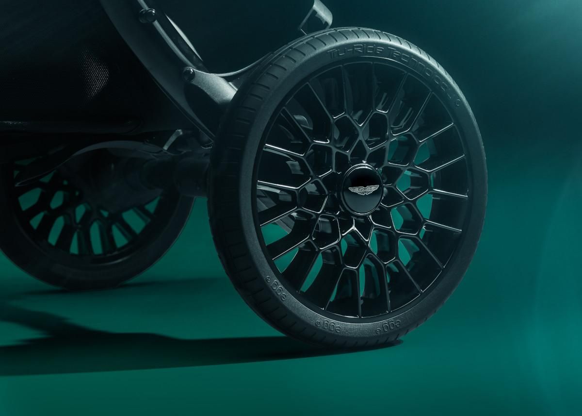'LLantas' del Aston Martin egg3