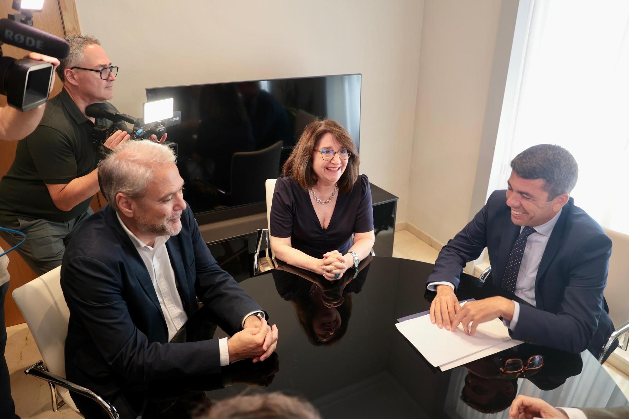 Firma del pacto sanitario para las prácticas de alumnos de Medicina de la UA y la UMH en hospitales