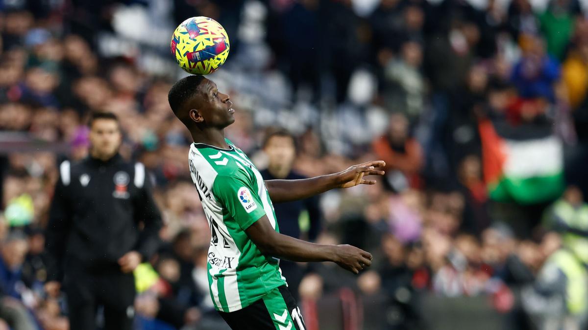 Luiz Henrique con el Betis en un partido de Liga disputado contra el Rayo Vallecano en el estadio de Vallecas.