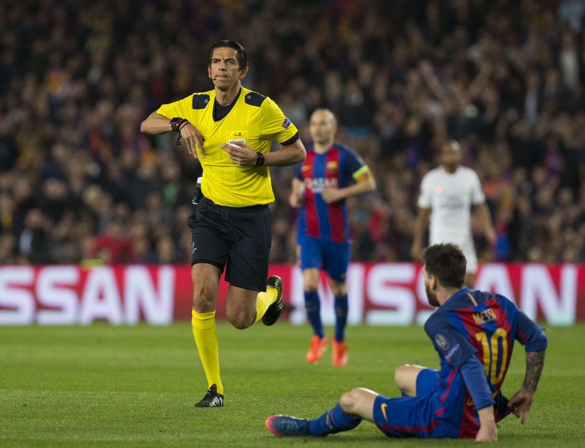 Deniz Aytekin, en el Barça - PSG de la Champions