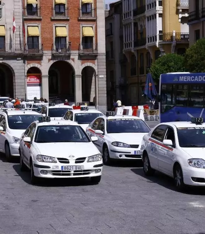 La ausencia de taxistas deja a "miles de usuarios atrapados" en Coreses tras las fiestas