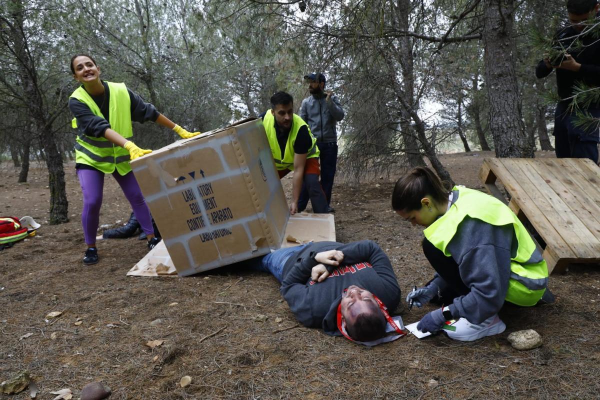 Más de 100 personas participan en un simulacro de ataque terrorista en la Universidad San Jorge