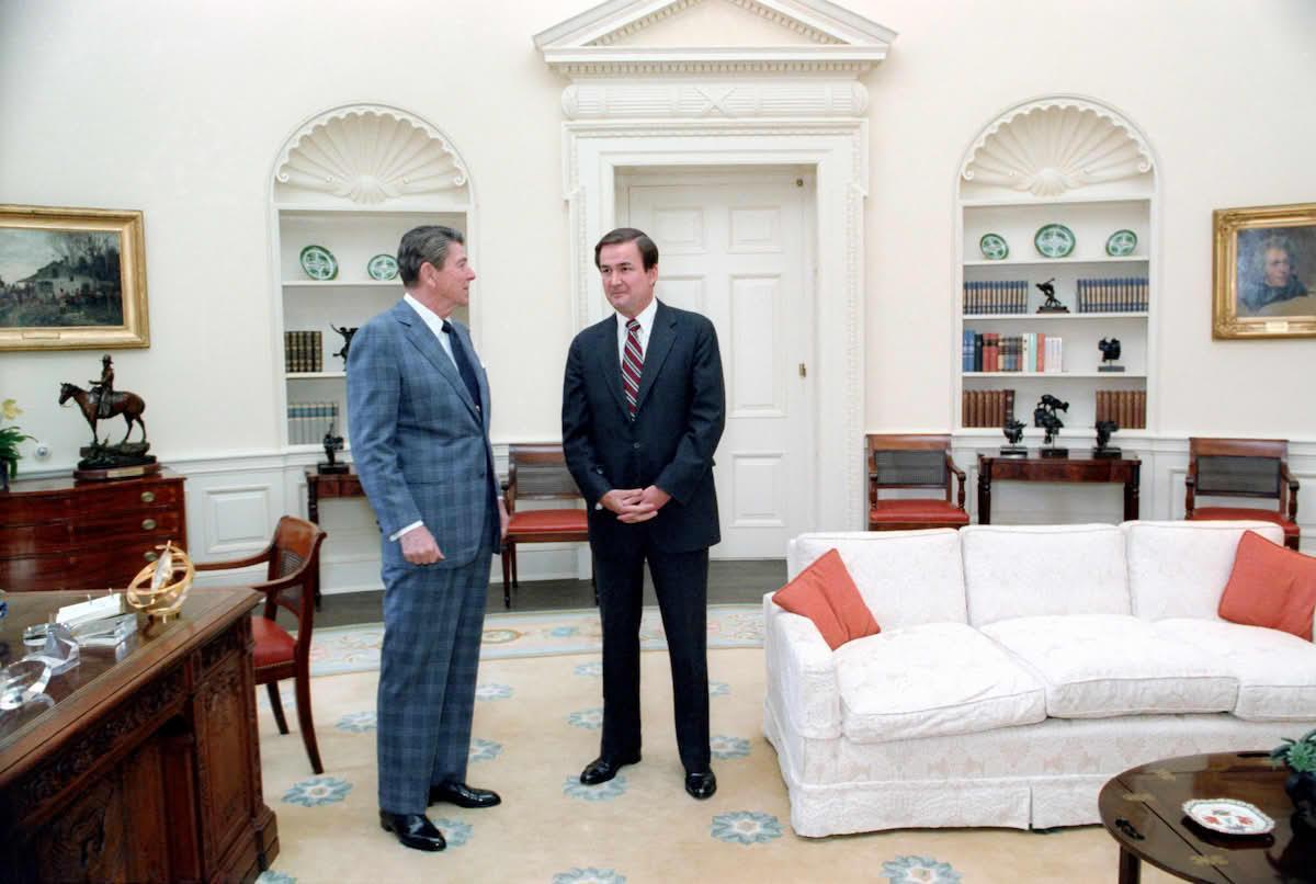 Pat Buchanan, junto al presidente Ronald Reagan, en una imagen de 1982.