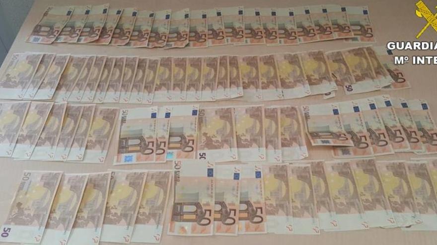 Dos detenidos en Los Montesinos y Bigastro por falsificar 3.900 euros en billetes de 50