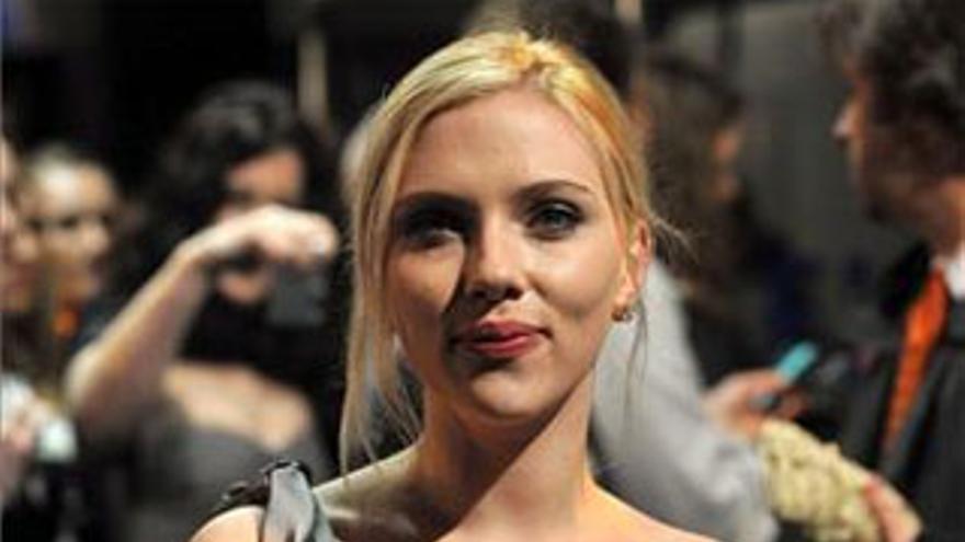 Se subasta una cita con Scarlett Johansson por Internet