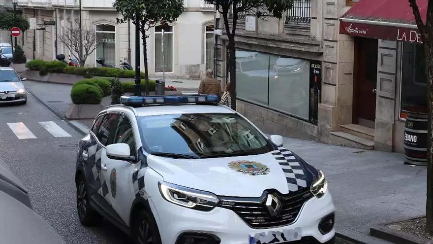 A 120 km/h por Vigo, sin carné y drogado: acaba empotrado en una rotonda tras escapar de la policía