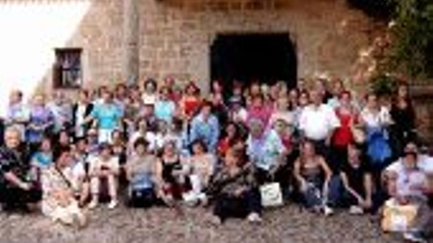 Las mujeres de La Vera y Jerez de los Caballeros se hermanan