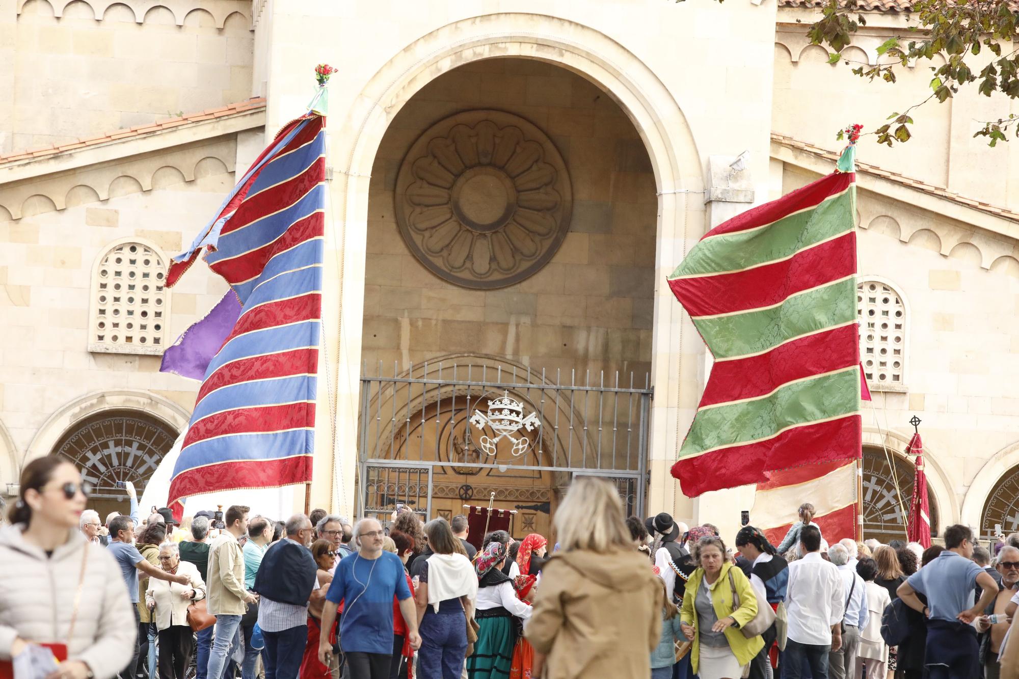 En imágenes: Gijón celebra el Día de León con bailes y el desfile de pendones