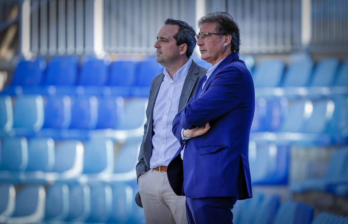 Loren Juarros, director deportivo, junto a Kike Pérez, director general del Málaga CF.