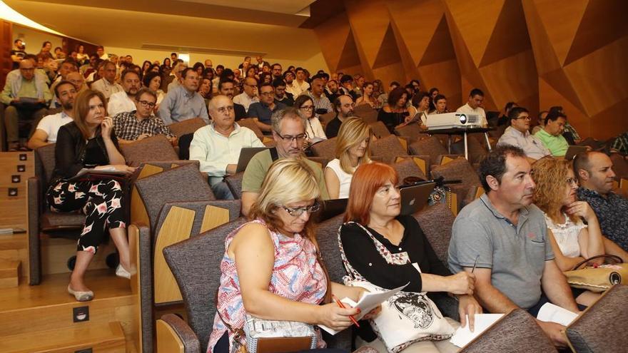 Sesión constituyente del Claustro, ayer, en el campus. // Ricardo Grobas