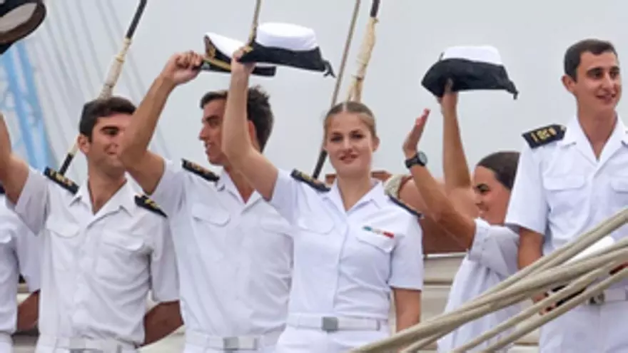 Leonor y los 75 guardamarinas llegan a Marín al acabar su singladura en el «Elcano»