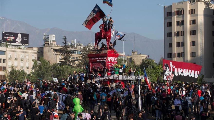 Chile vive nueva marcha masiva a casi un año del &quot;estallido social&quot;
