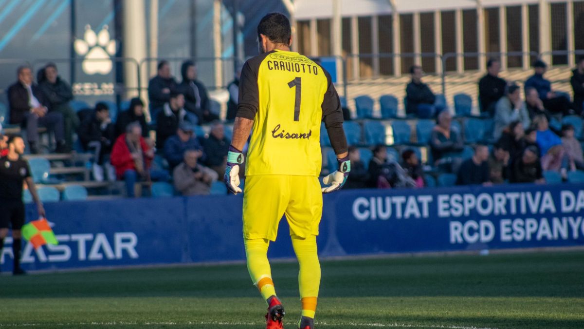 Craviotto atajó un penalti en el minuto 90 frente al líder