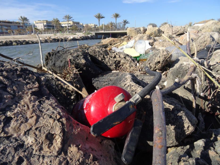 Más denuncias de vertidos plásticos a la bahía de Palma