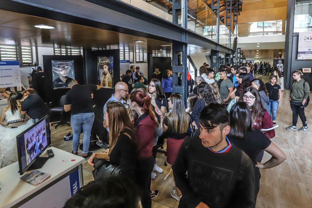 Orihuela inauguraba la segunda Feria de Formación Profesional destacando las especialidades propias que se imparten en la ciudad.