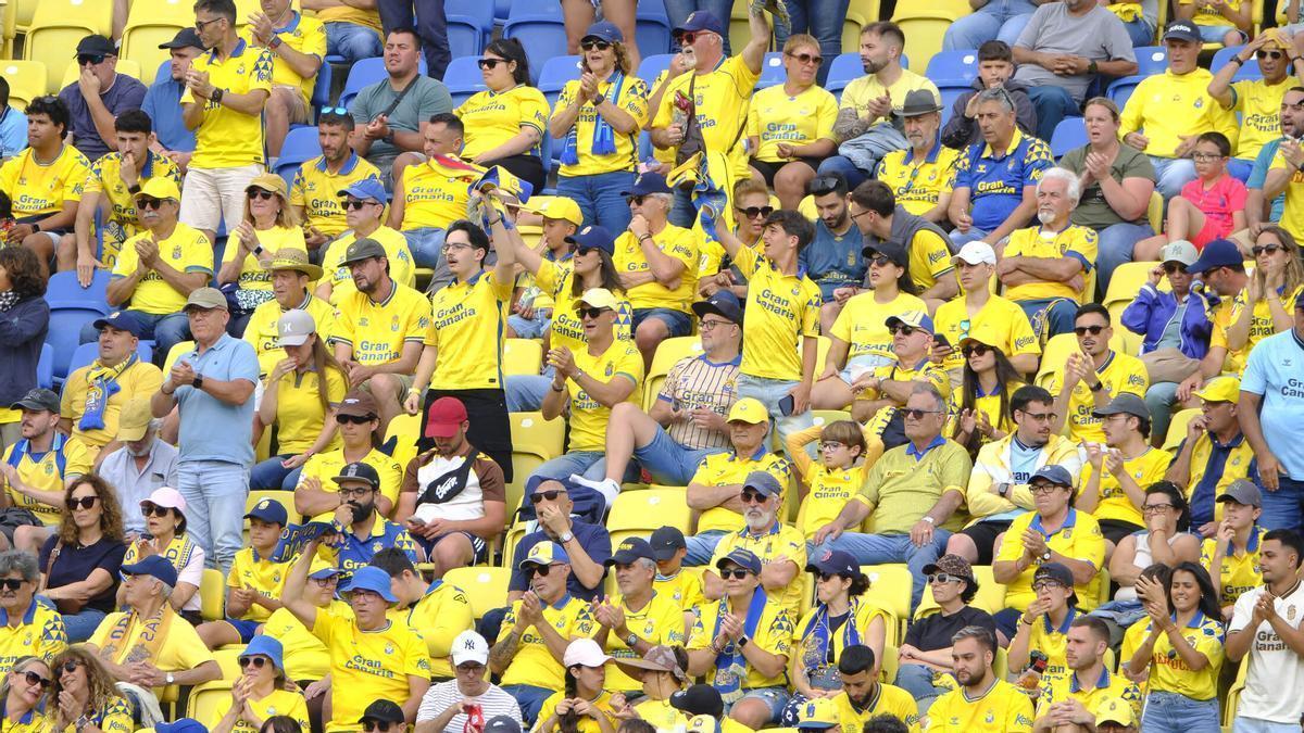 Afiiconados de la UD Las Palmas en el Estadio de Gran Canaria