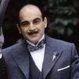 David Suchet, en Poirot.