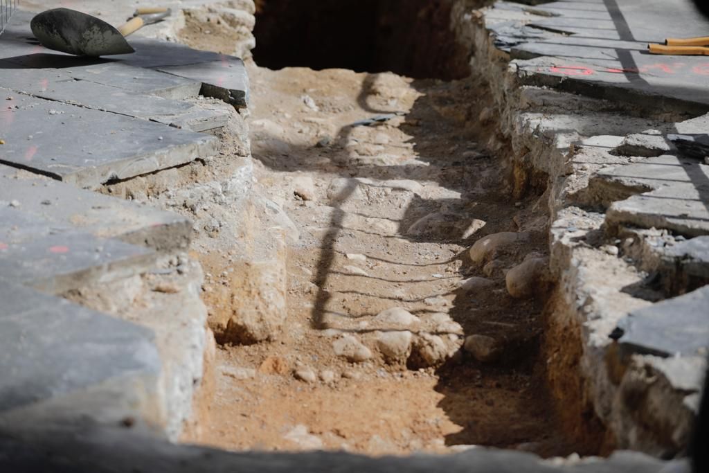 Las fotos del hallazgo de la muralla renacentista de Palma en la plaza de España