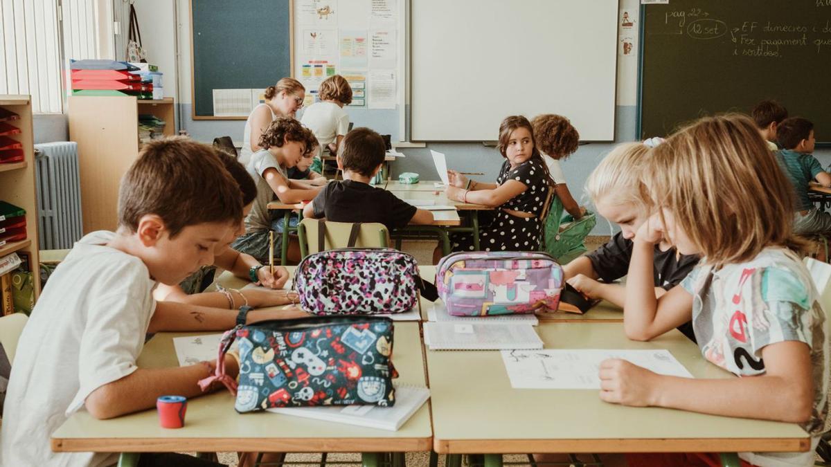 Estudiantes durante una clase en un colegio de Mallorca.