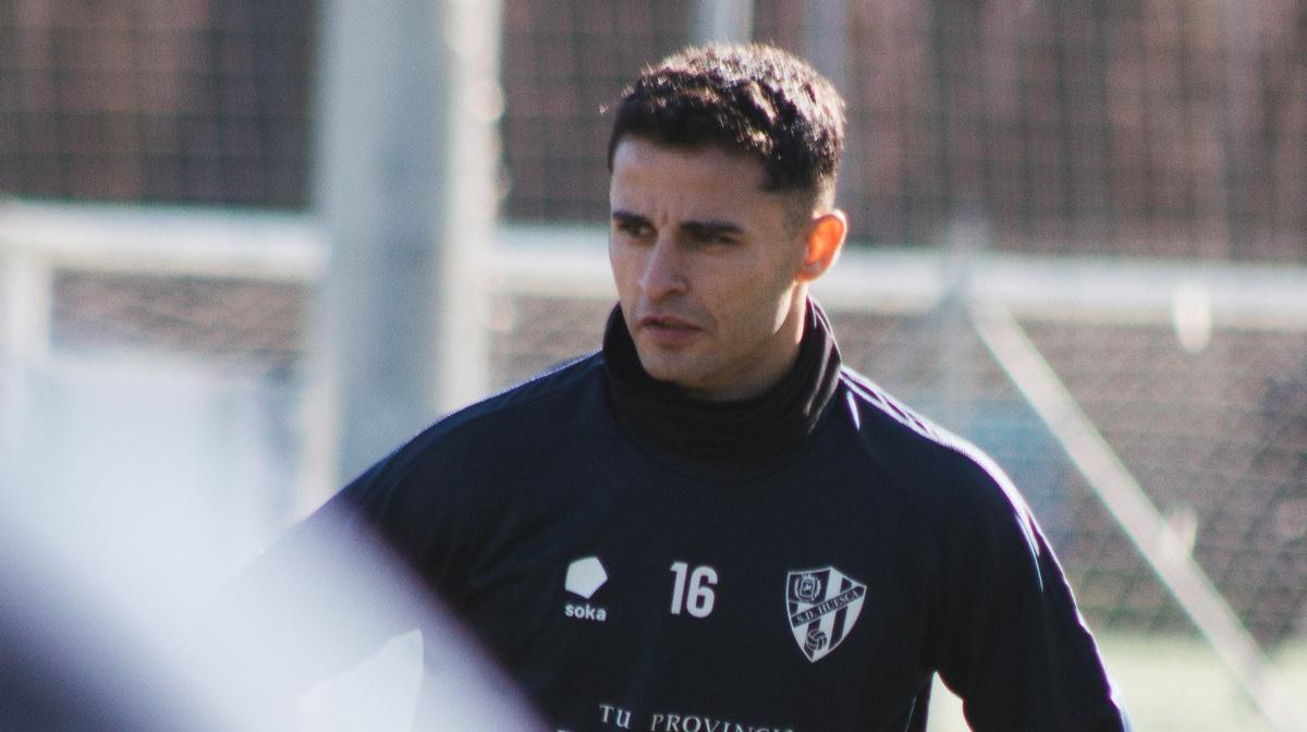 Jesús Álvarez, en untrenamiento del conjunto azulgrana en la Base Aragonesa.