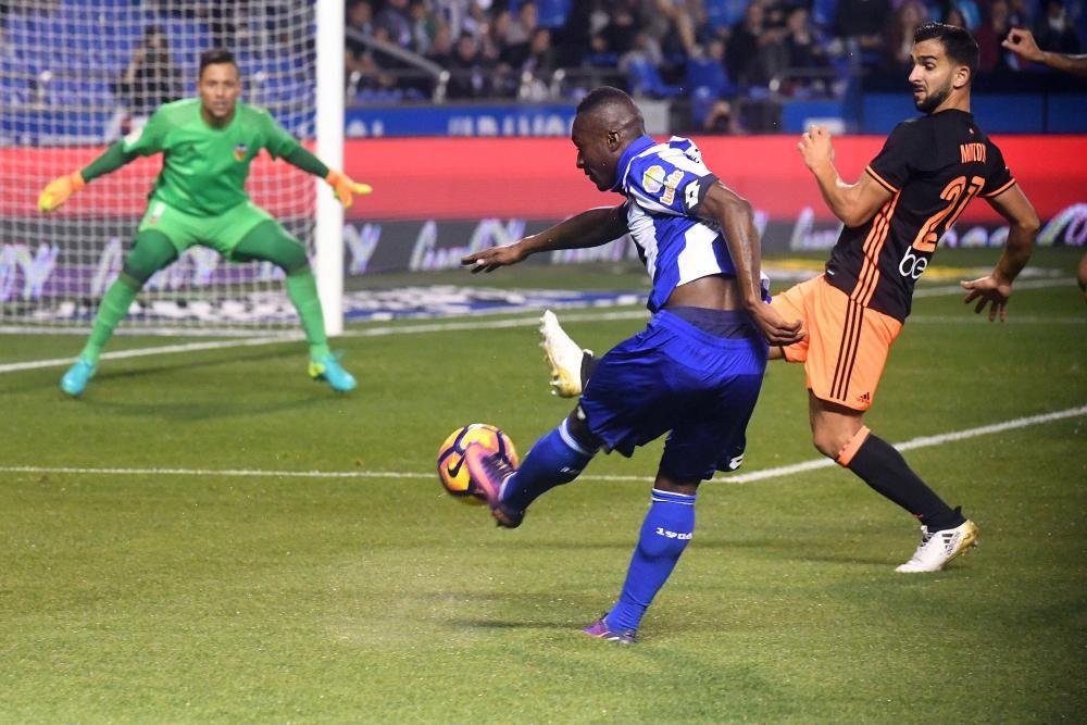 Un Çolak notable librea el ataque con un gran gol y un error suyo propicia el empate (1-1).