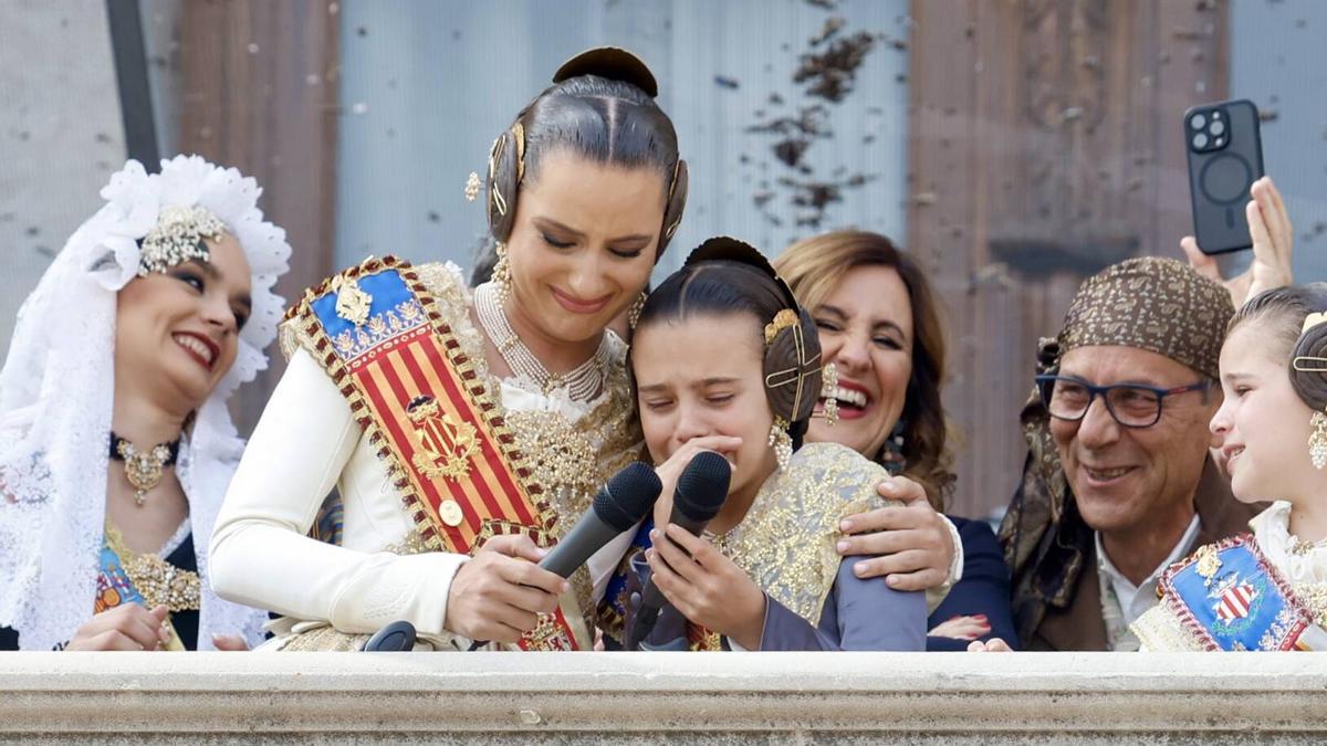 Las Falleras Mayores rompieron a llorar tras la última mascletà.