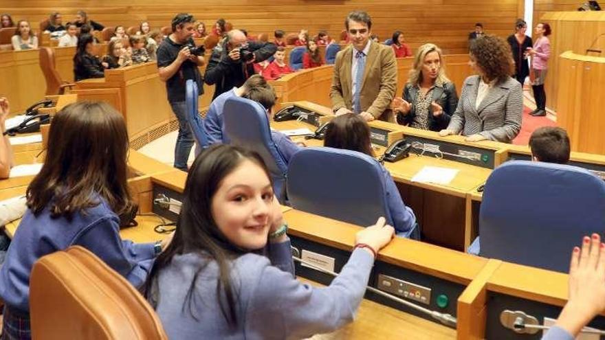 Niños reclaman sus derechos en el Parlamento