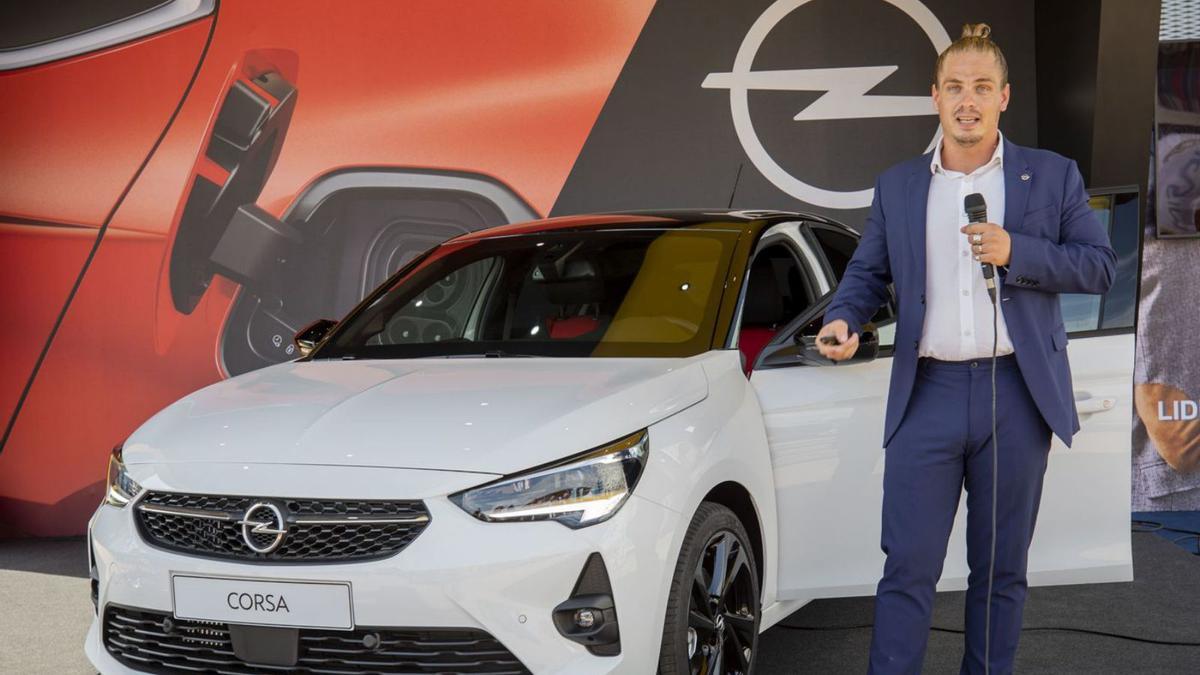 Presentación del Opel ‘Corsa-e’, el coche eléctrico producido en la planta de Stellantis en Figueruelas desde 2020. | EL PERIÓDICO