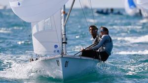 Los regatistas españoles Nora Brugman y Jordi Xammar, durante el Campeonato del Mundo de Vela clase mixta 470