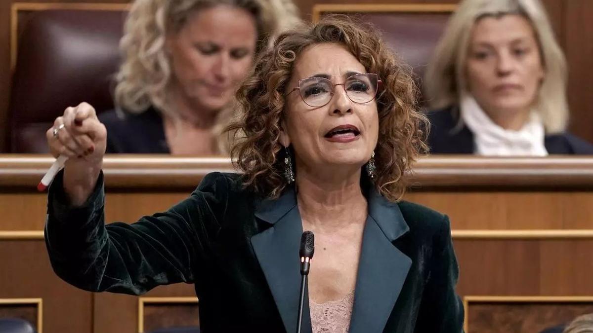 La vicepresidenta primera y ministra de Hacienda, María Jesús Montero, durante la última sesión de control al Gobierno en el Congreso.