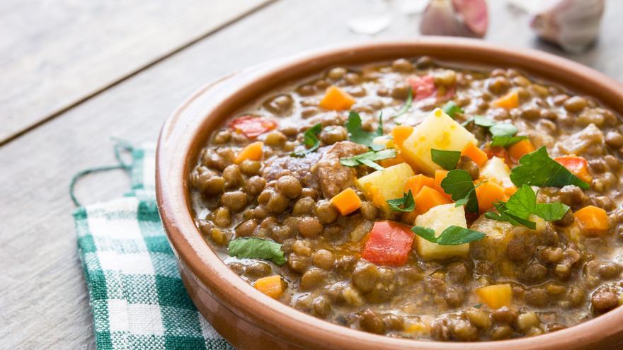 Cómo cocinar lentejas con verduras en la air fryer y que queden mejor que las de la abuela