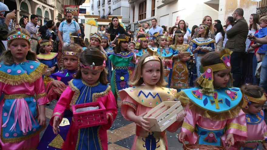 Un millar de pequeños protagonizan los Desfiles Bíblico Pasionales de papel en Lorca