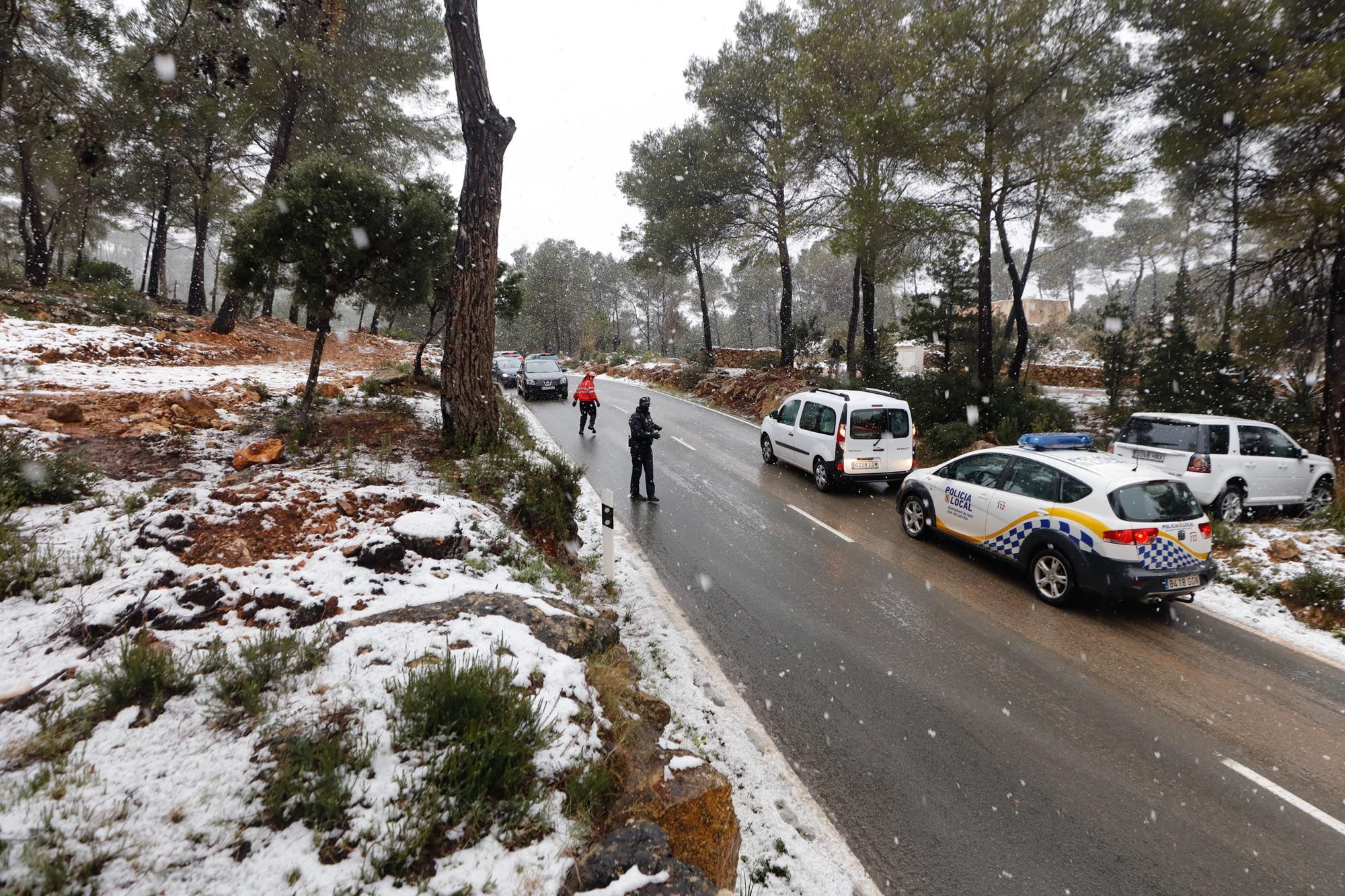 Galería de imágenes de la nieve por la borrasca Juliette en Ibiza