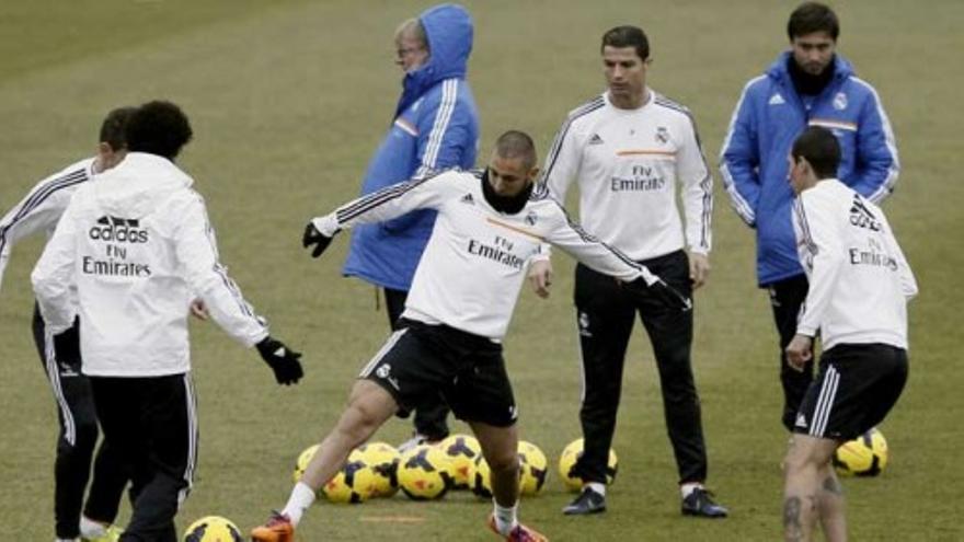 Baño de multitudes en el último entrenamiento del Real Madrid