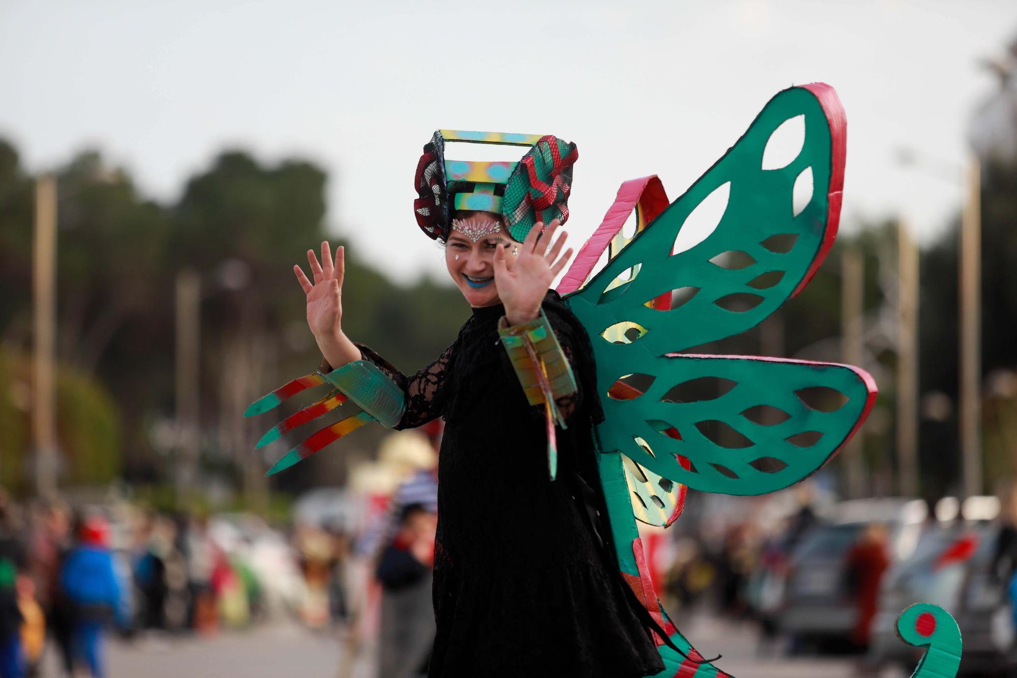 Todas las imágenes de la rúa de carnaval 2023 en Santa Eulària