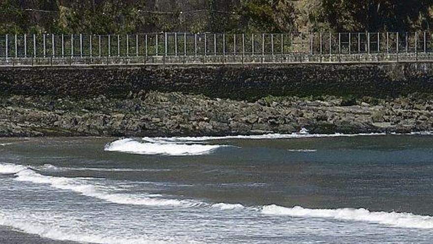 Bañistas en Ribadesella .