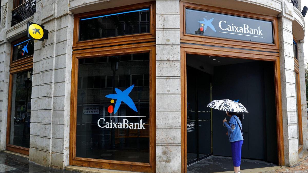 CaixaBank gana 4.801 millones hasta septiembre por la fusión con Bankia.