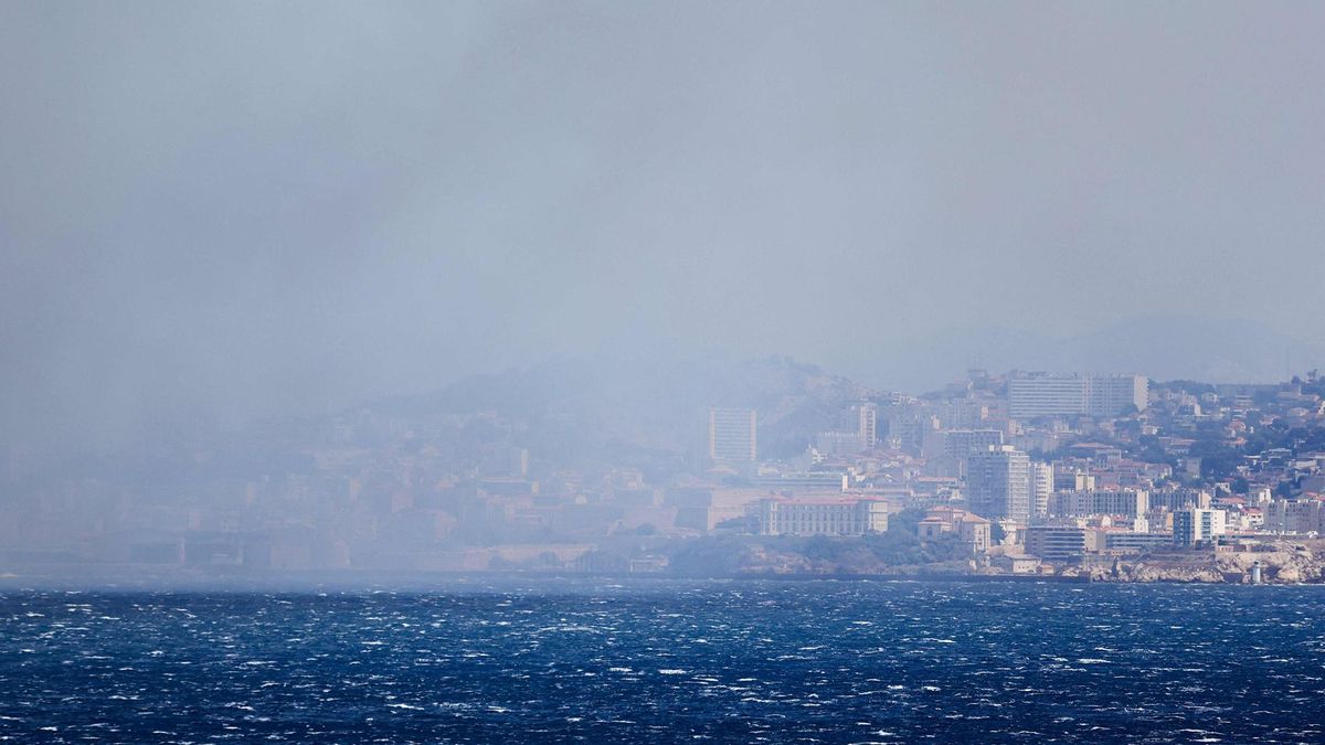 Marsella, la segunda ciudad de Francia, asediada por un violento incendio forestal