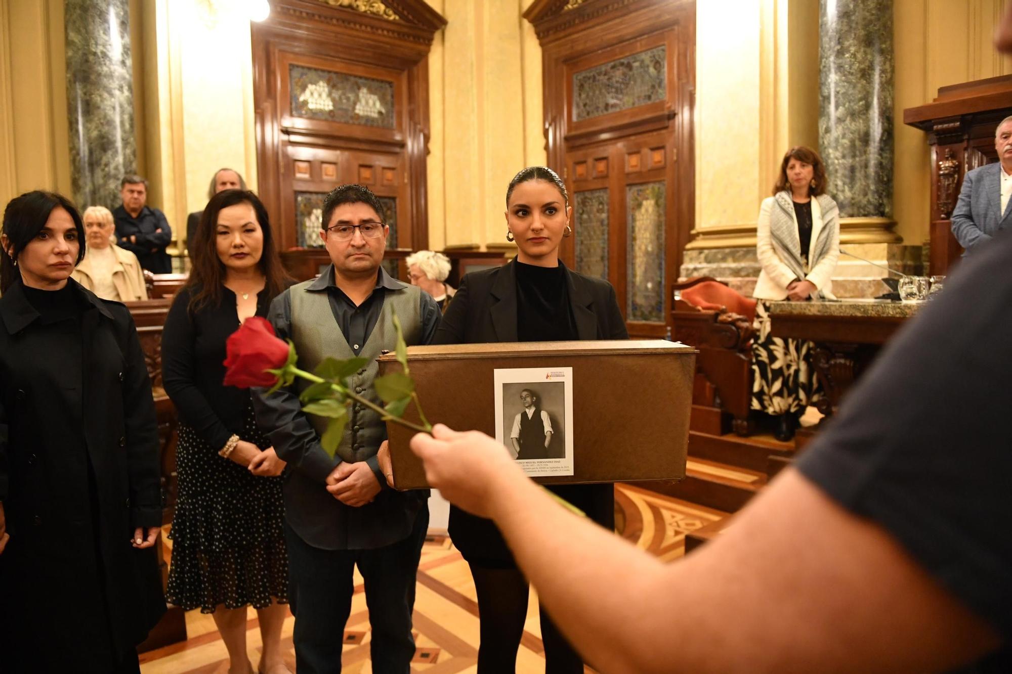 Recepción e enterro dos restos do pintor Francisco Miguel